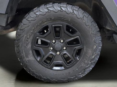 Used 2016 Jeep Wrangler Sahara w/ Dual Top Group AWD/4WD image 24