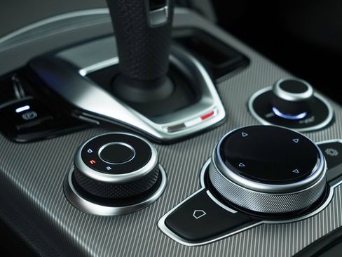 New 2025 Alfa Romeo Stelvio Sprint AWD/4WD image 33