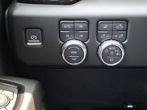 Used 2024 GMC Sierra 1500 AT4 w/ AT4 Premium Package AWD/4WD image 27