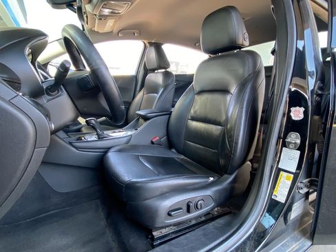 Used 2017 Chevrolet Malibu LT w/ Leather Package image 4