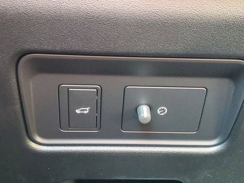 Certified 2025 Land Rover Discovery S AWD/4WD image 34