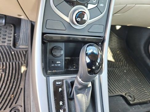 Used 2016 Hyundai Elantra SE w/ Option Group 02 image 4