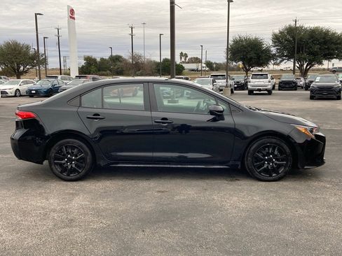 Used 2023 Toyota Corolla LE image 4