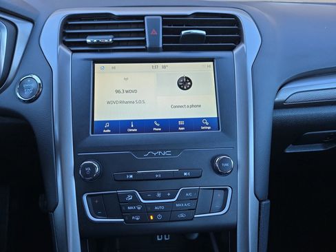 Used 2019 Ford Fusion SE image 17