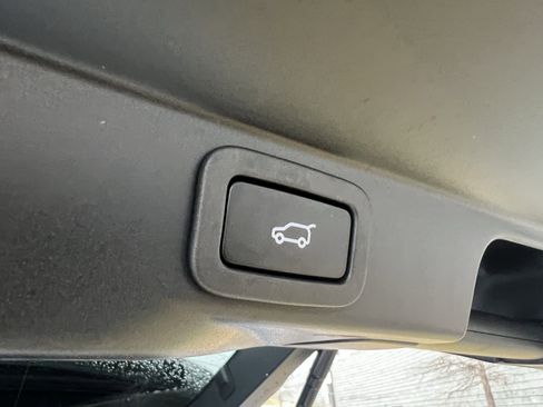 Certified 2022 Land Rover Range Rover Sport SVR image 37