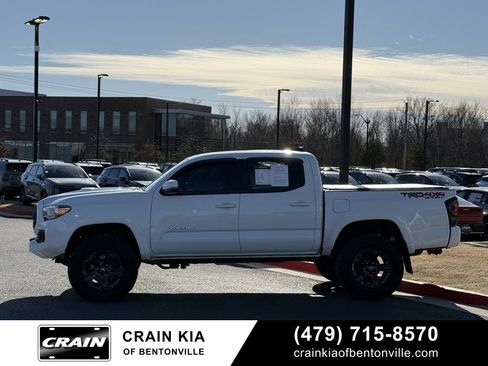 Used 2017 Toyota Tacoma SR image 4