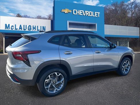 Certified 2025 Chevrolet Trax LT image 3