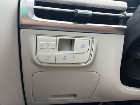 Used 2025 Hyundai Tucson Limited FWD image 15