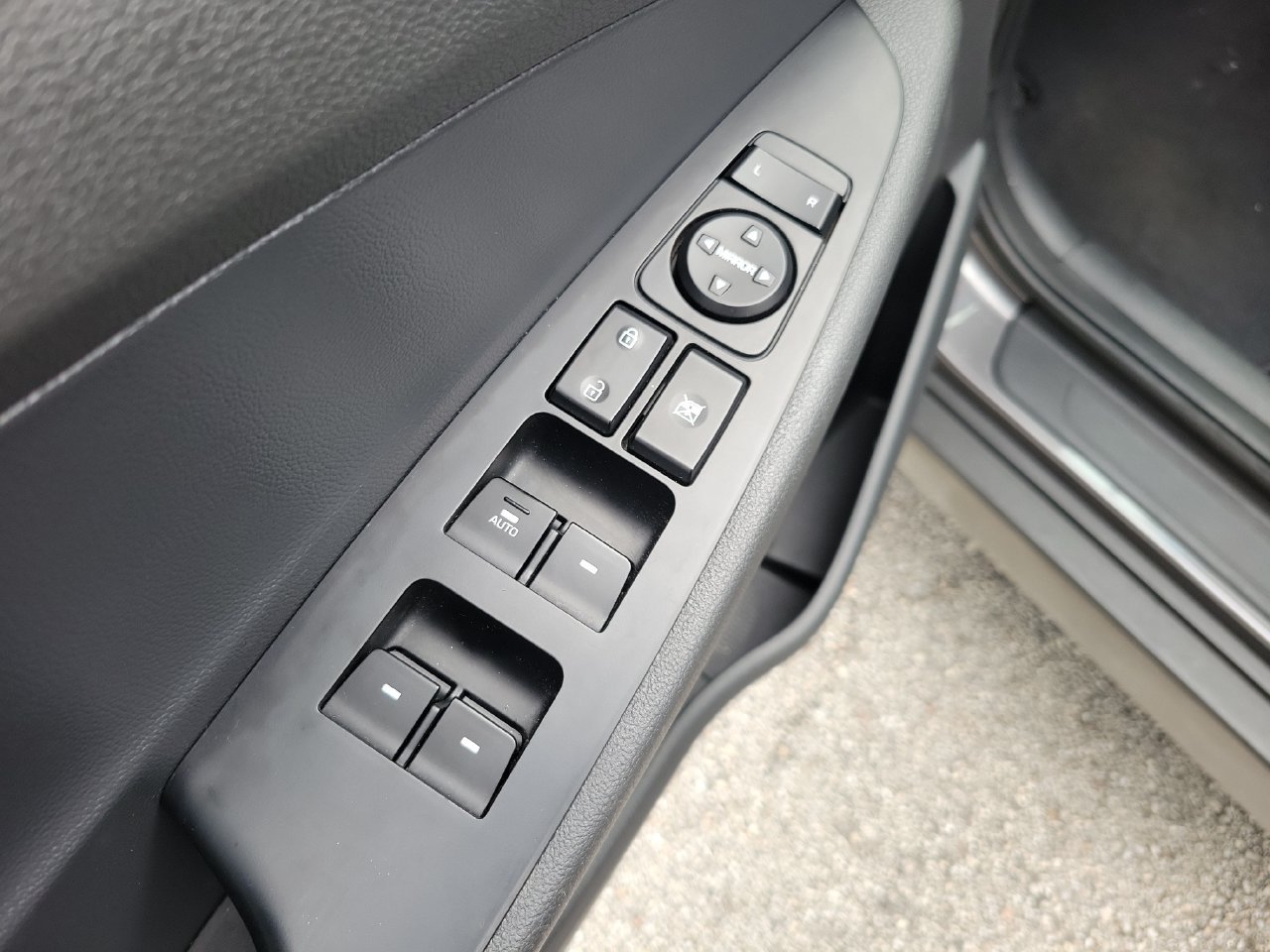 Used 2020 Hyundai Tucson Sport FWD image 14