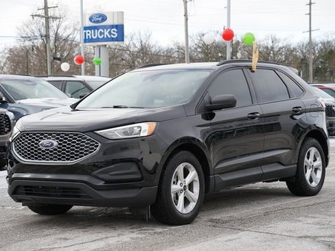 Certified 2023 Ford Edge SE image 3