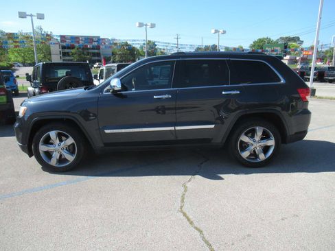 Used 2013 Jeep Grand Cherokee Overland w/ Advance Technology Group image 2