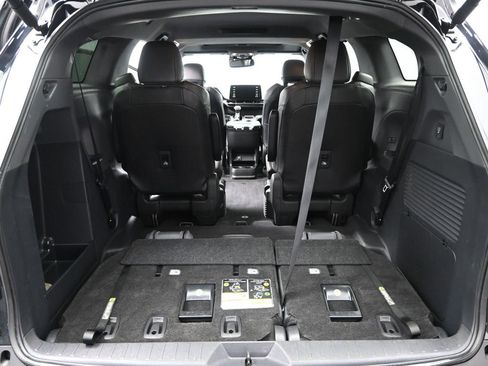 Used 2024 Toyota Sienna XLE Woodland Edition image 12