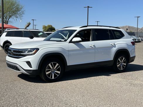 Used 2023 Volkswagen Atlas SE image 2