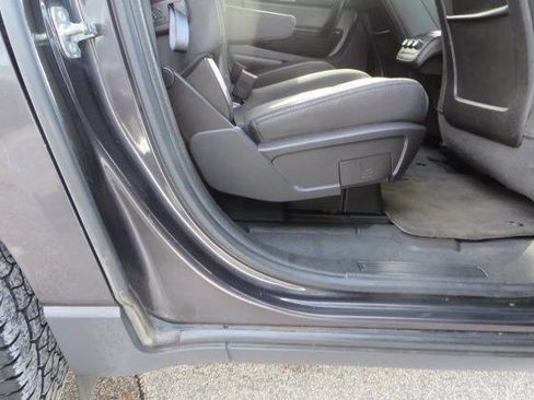 Used 2016 Chevrolet Traverse LT w/ Style and Technology Package image 16