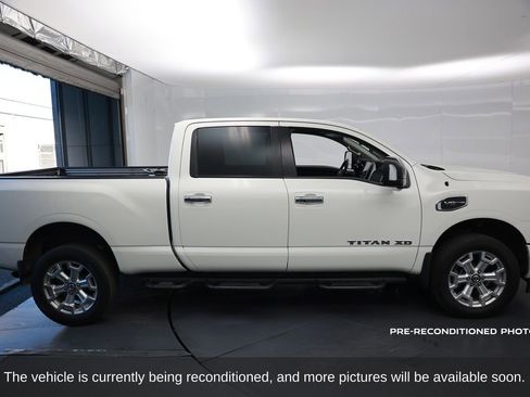 Used 2021 Nissan Titan SV w/ SV Convenience Package image 8