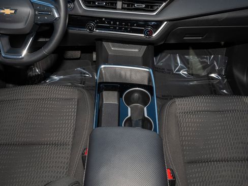 Used 2025 Chevrolet Equinox LT w/ Safety and Technology Package image 24