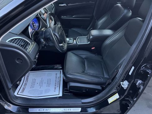 Used 2019 Chrysler 300 Limited w/ Safetytec Plus Group image 14