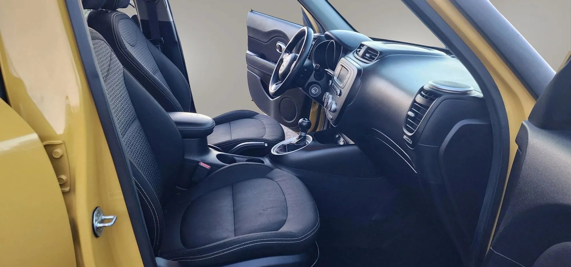 Used 2016 Kia Soul + FWD image 19