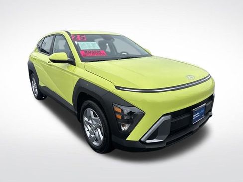Certified 2025 Hyundai Kona SE image 7