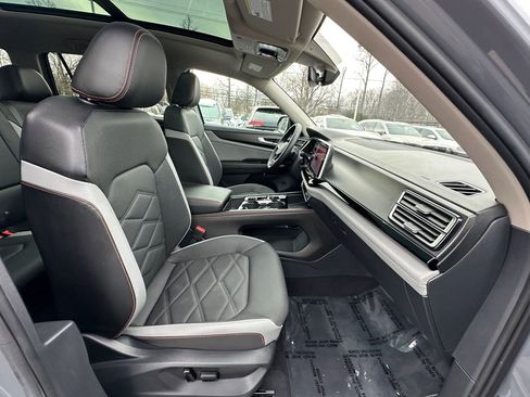Used 2024 Volkswagen Atlas Peak Edition SEL image 27