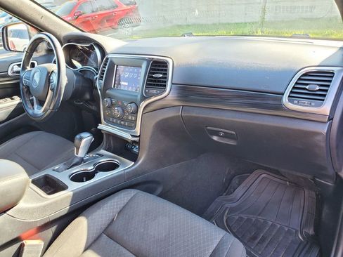 Used 2020 Jeep Grand Cherokee Laredo AWD/4WD image 30