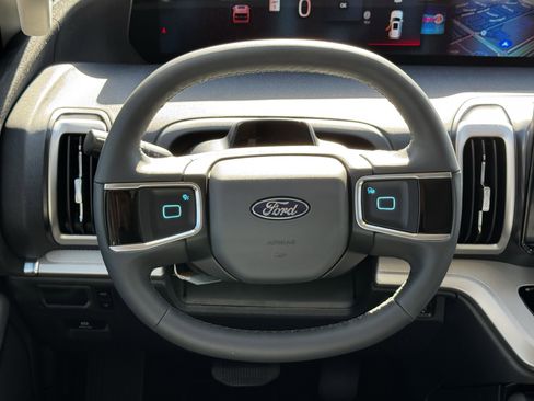 New 2025 Ford Expedition Active image 15