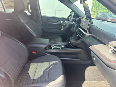 Used 2025 Ford Explorer ST-Line w/ Premium Package RWD image 31