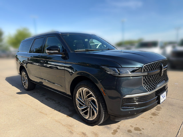 New 2026 Lincoln Navigator L Reserve AWD/4WD image 2