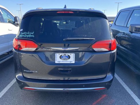 Used 2020 Chrysler Pacifica Touring-L image 7