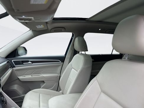 Used 2022 Volkswagen Atlas SE w/ Panoramic Sunroof Package FWD image 16