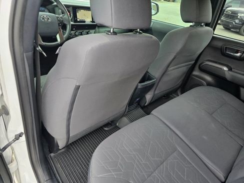 Used 2019 Toyota Tacoma TRD Sport AWD/4WD image 24
