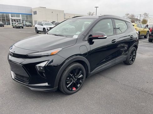 Used 2023 Chevrolet Bolt EUV LT w/ Convenience Package image 3