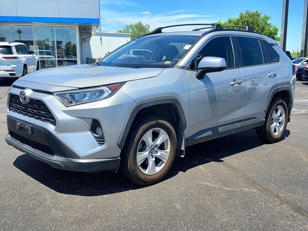 Used 2019 Toyota RAV4 XLE FWD image 2