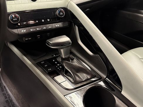 Used 2024 Hyundai Elantra Limited image 14