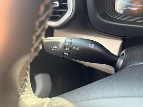 Used 2026 Hyundai Venue SEL FWD image 18