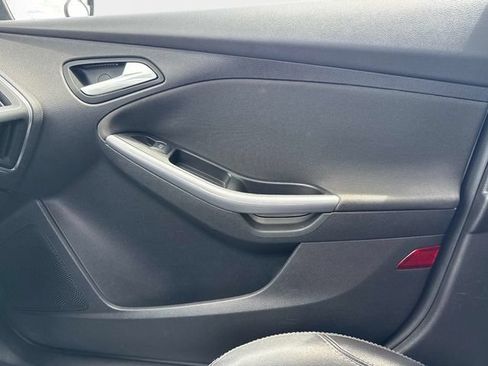 Used 2014 Ford Focus Titanium FWD image 21