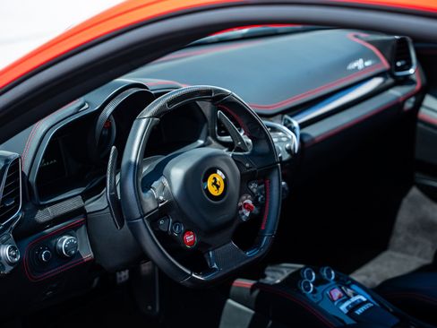 Used 2014 Ferrari 458 Italia Coupe RWD image 4