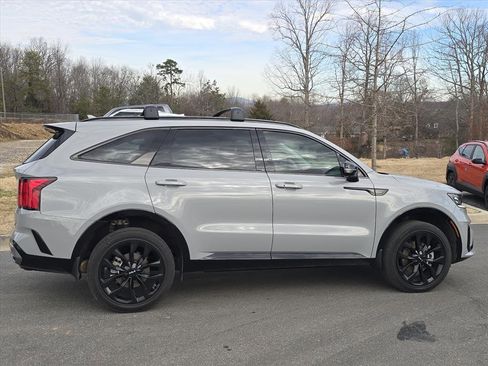 Used 2023 Kia Sorento SX image 2