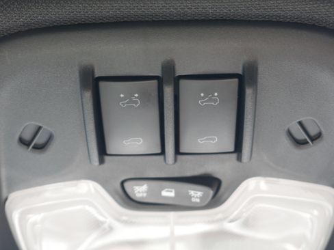 Used 2025 GMC Canyon AT4 w/ Nightfall Edition AWD/4WD image 33