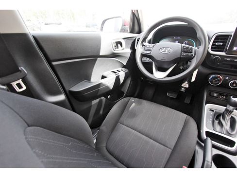 Used 2024 Hyundai Venue SE FWD image 11