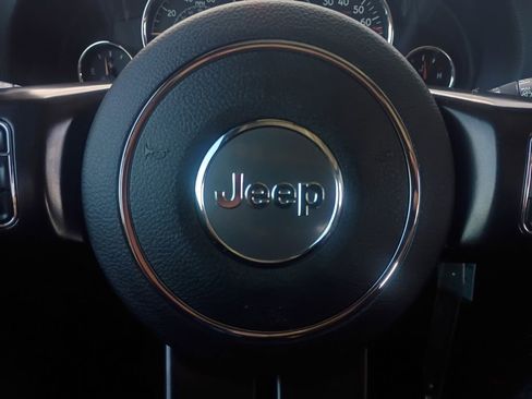 Used 2017 Jeep Wrangler Unlimited Rubicon image 5