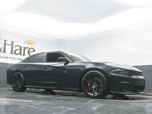 Used 2017 Dodge Charger R/T image 2
