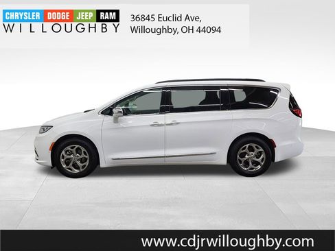 Used 2022 Chrysler Pacifica Limited FWD image 5