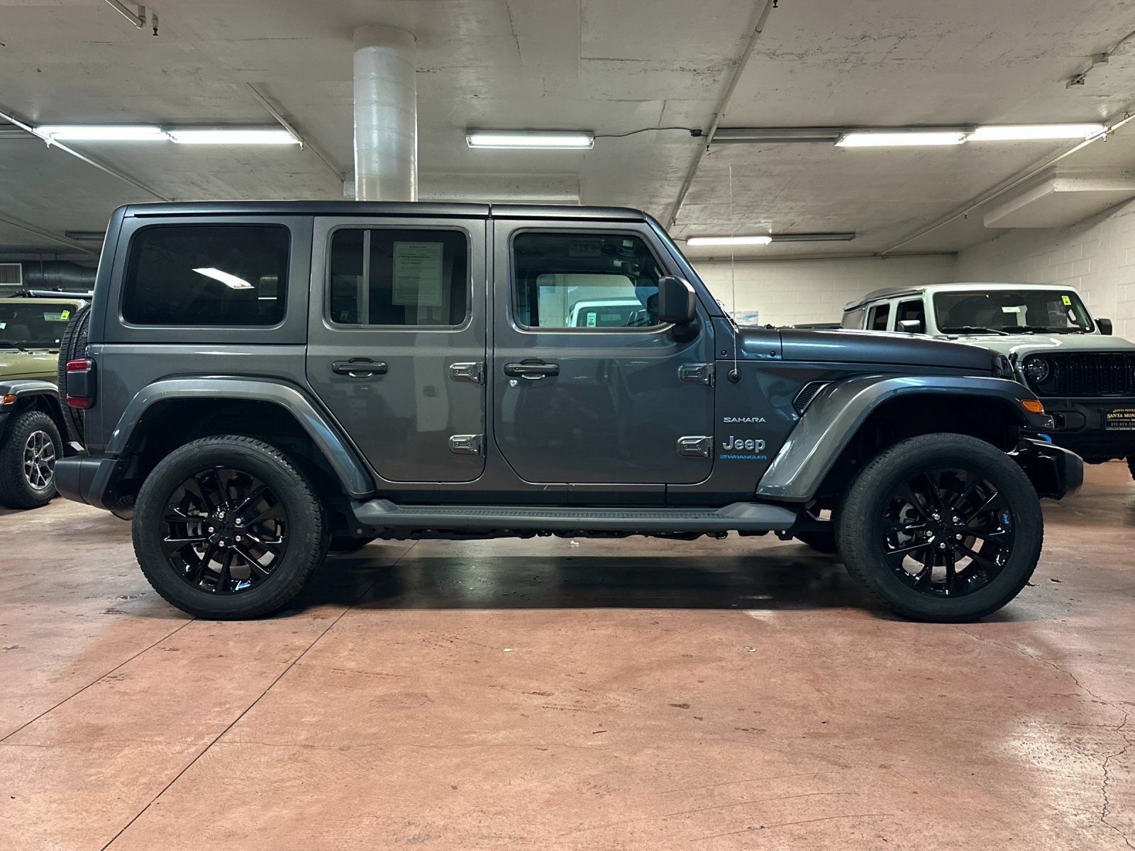 Used 2023 Jeep Wrangler Unlimited Sahara AWD/4WD image 6