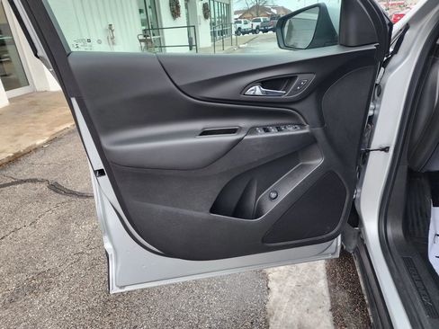 Used 2022 Chevrolet Equinox LT image 11