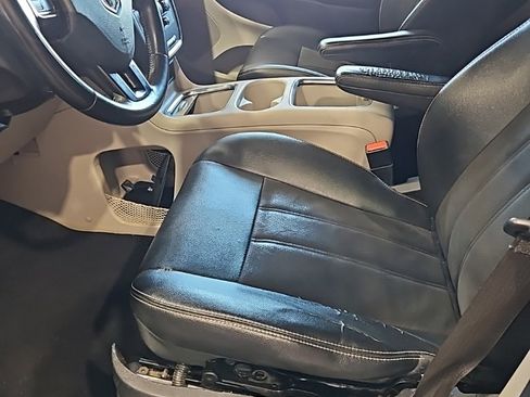 Used 2019 Dodge Grand Caravan SXT image 26