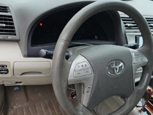 Used 2010 Toyota Camry XLE image 12