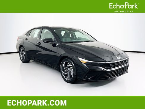 Used 2025 Hyundai Elantra SEL FWD image 1