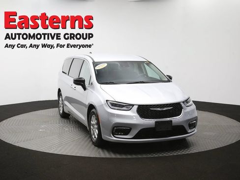 Used 2024 Chrysler Pacifica Touring-L FWD image 50
