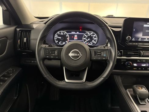 Certified 2024 Nissan Pathfinder SV FWD image 18